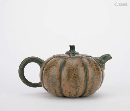 Qing dynasty tea pot with pumpkin pattern