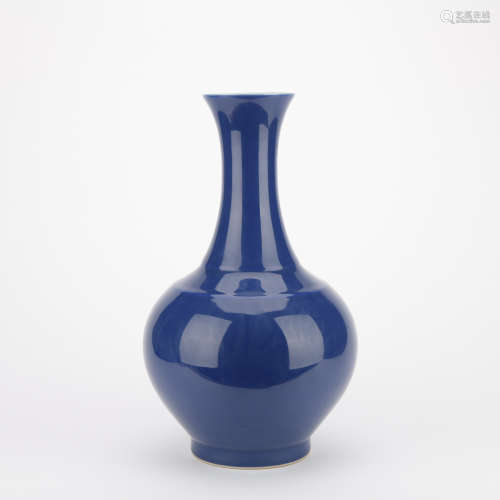 Qing dynasty craig blue glaze bottle