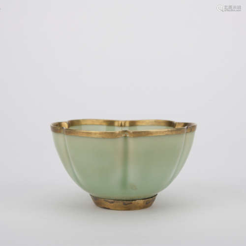 Qing jade glaze cup inlaid with gold