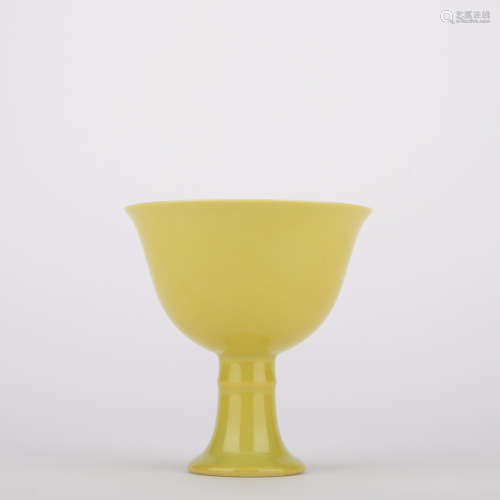 Qing dynasty yellow glaze stem cup