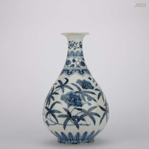 Qing dynasty blue and white bottle with flowers pattern