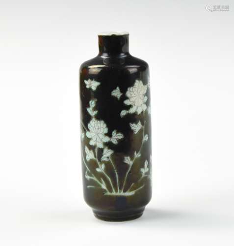 Chinese Black &White Flower Porcelain Snuff Bottle