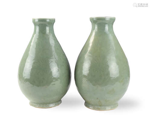 Pair of Large Chinese Celadon Vase, 19-20th C