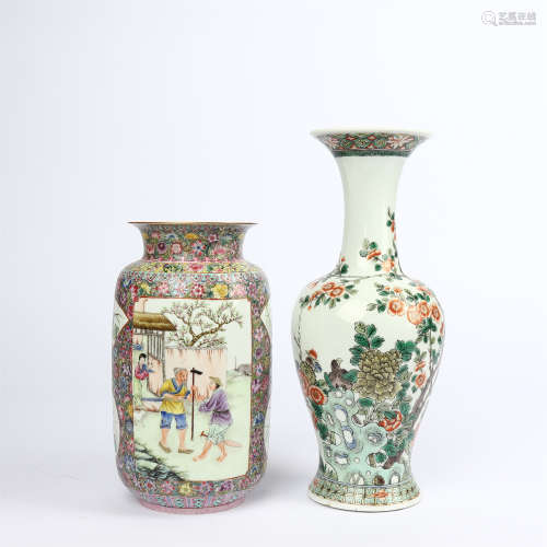 A pair of famille rose vase with flower and bird patterns
