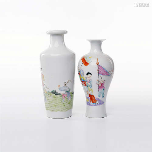 A pair of famille rose figure flower decorative bottles in Qianlong period of Qing Dynasty