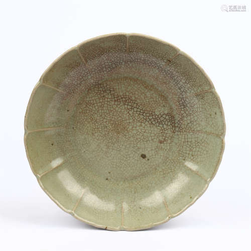 Sunflower plate of Donggou kiln in Song Dynasty