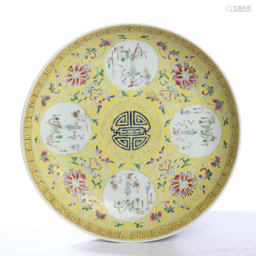 The flower pattern plate with yellow background of the Qing Dynasty