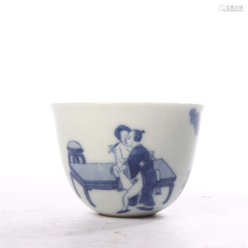 Blue and white figure cup in the middle of Qing Dynasty