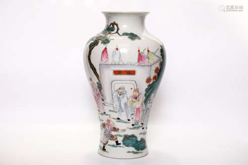 Plum vase with famille rose in Qing Dynasty
