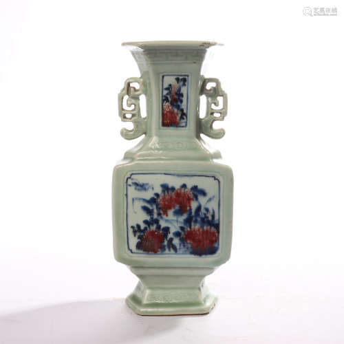 Double eared vase with bean green glaze and flower pattern in mid Qing Dynasty