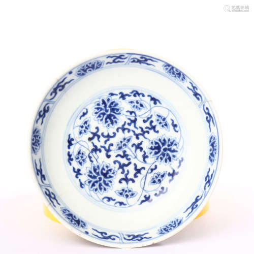 Flower pattern plate of blue and white twinkle lotus in Guangxu period of Qing Dynasty