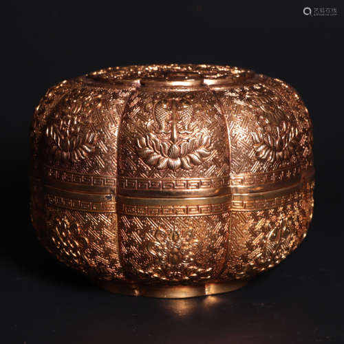 清 銅鎏金鏨八寶紋捧盒
