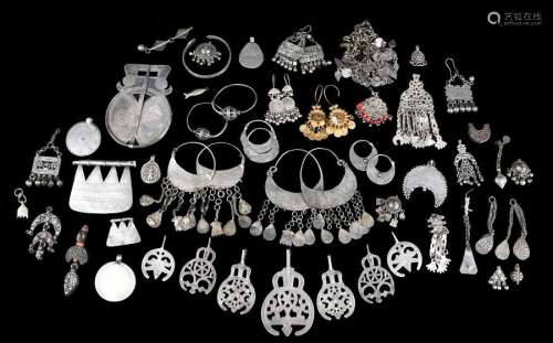 A collection of Nubian jewellery. Including silver…