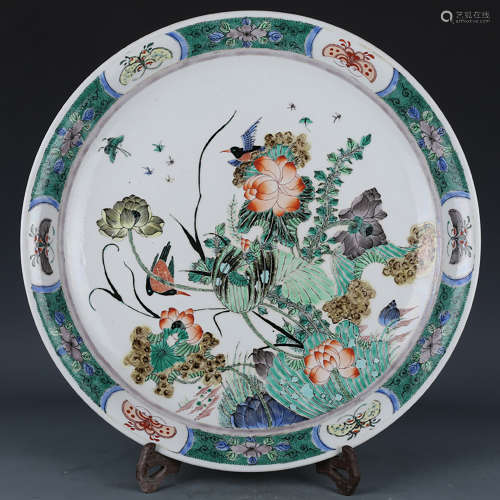 A CHINESE MULTI COLORED FLORAL PORCELAIN PLATE