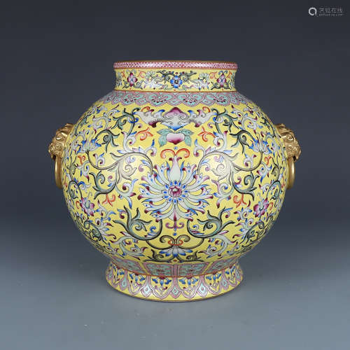 A CHINESE FAMILLE ROSE TWINE PATTERN PORCELAIN JAR