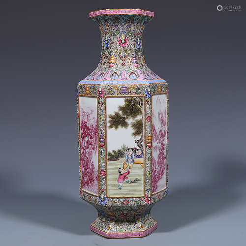 A CHINESE FAMILLE ROSE PORCELAIN HEXAGON VASE