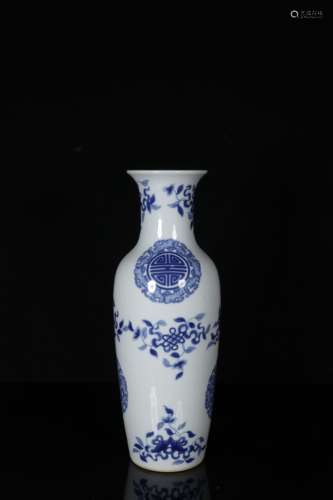 BLUE AND WHITE 'RUYI' BOTTLE VASE