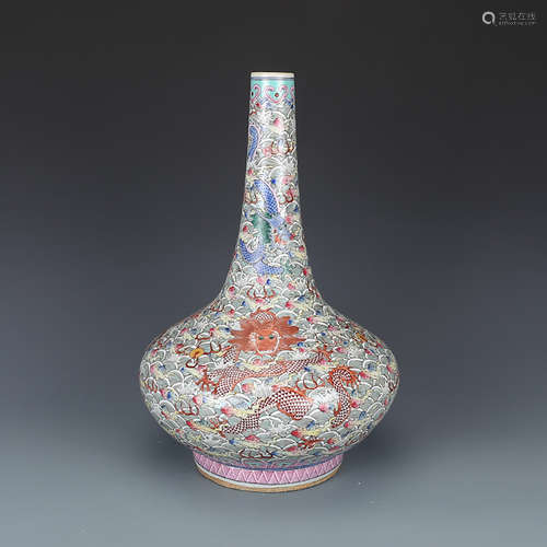 A CHINESE FAMILLE ROSE DRAGON PATTERN PORCELAIN VASE