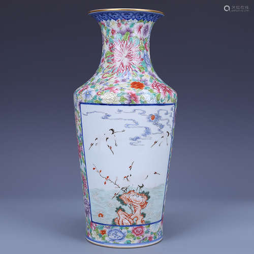 A CHINESE FAMILLE ROSE PORCELAIN VASE