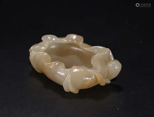 A CHINESE LOTUS SHAPED JADE BRUSH WASHER