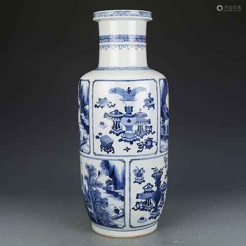 A CHINESE BLUE AND WHITE FLORAL PORCELAIN VASE