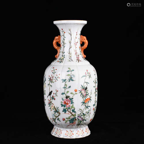 A CHINESE FAMILLE ROSE FLORAL PORCELAIN DOUBLE EARS VASE