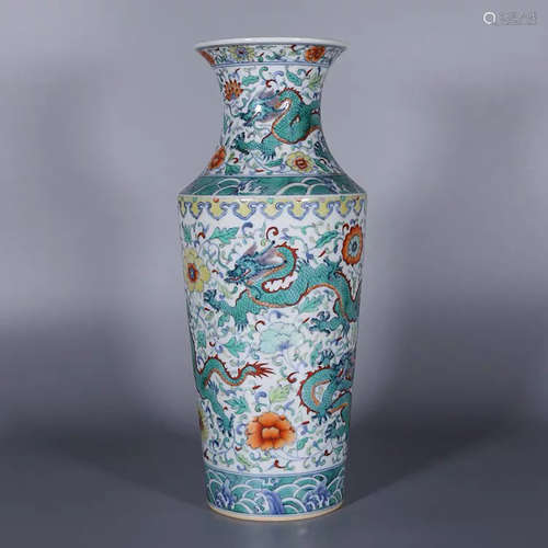 A CHINESE DOUCAI DRAGON PATTERN PORCELAIN VASE