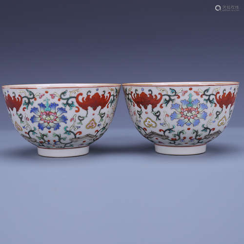 A PAIR OF CHINESE FAMILLE ROSE RUYI PATTERN PORCELAIN BOWLS