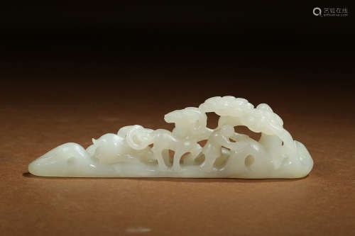 A CHINESE WHITE JADE CARVED ORNAMENT