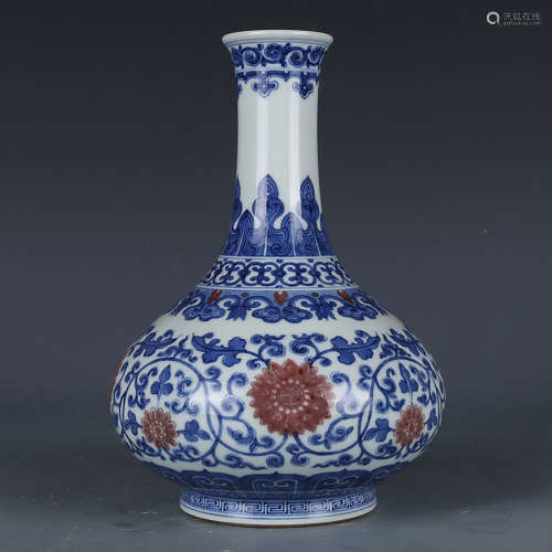 A CHINESE BLUE AND WHITE UNDERGLAZED RED FLORAL PORCELAIN VASE