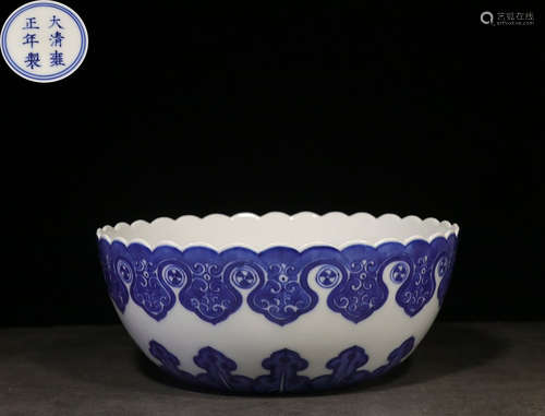 BLUE AND WHITE 'FLOWERS' FLORIFORM RIM BOWL