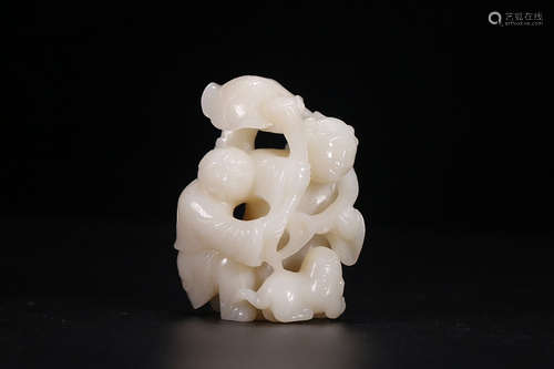 A CHINESE WHITE JADE CARVED ORNAMENT