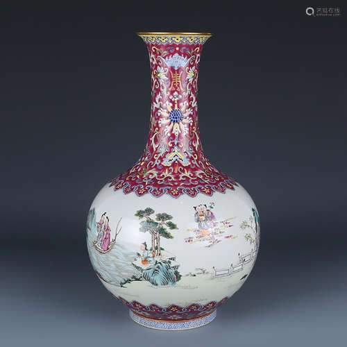 A CHINESE FAMILLE ROSE GILD FIGURE PAINTEDPORCELAIN VASE