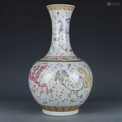 A CHINESE FAMILLE ROSE PHOENIX PATTERN PORCELAIN VASE