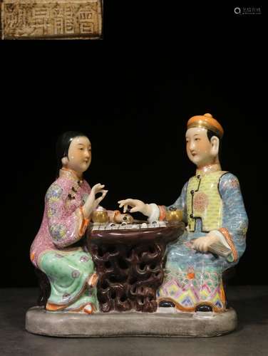 PAINTED PORCELAIN 'COUPLE' FIGURAL GROUP