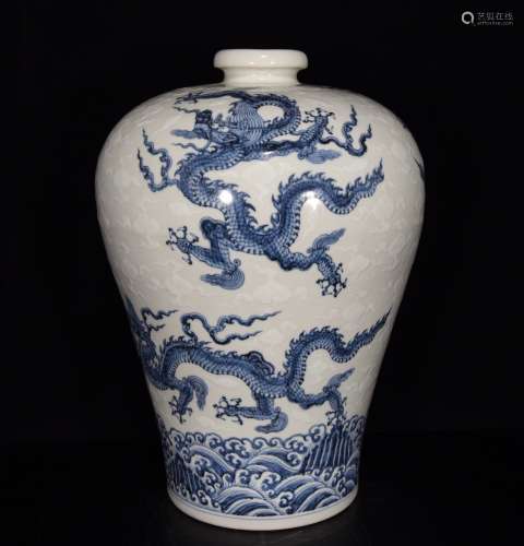 A CHINESE BLUE AND WHITE DRAGON PATTERN RELIEF PORCELAIN VASE