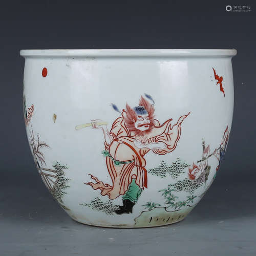 A CHINESE MULTI COLORED PAINTED PORCELAIN UTENSIL