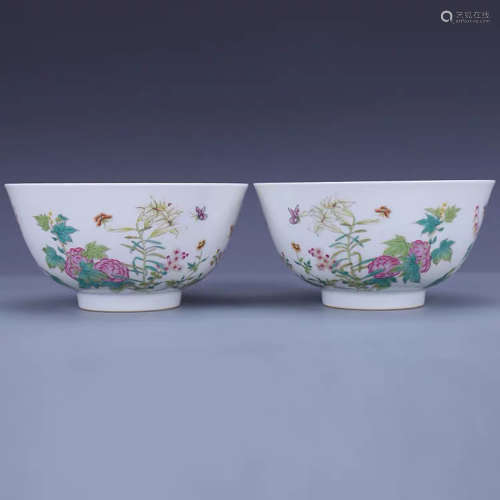 A PAIR OF CHINESE ENAMEL BUTTERFLY&FLOWER PAINTED PORCELAIN BOWLS