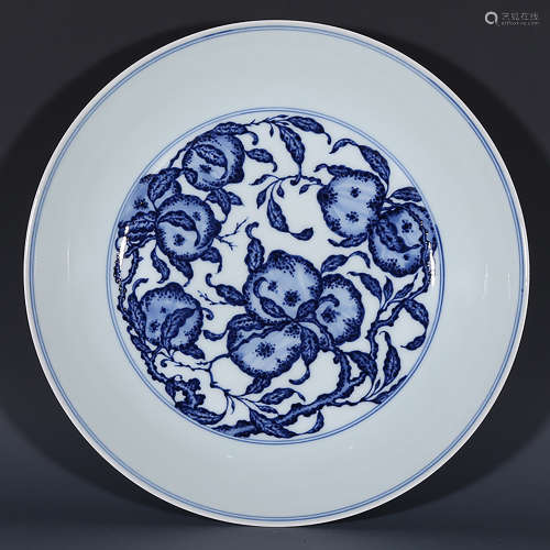 A CHINESE BLUE AND WHITE PEACH PATTERN PORCELAIN PLATE