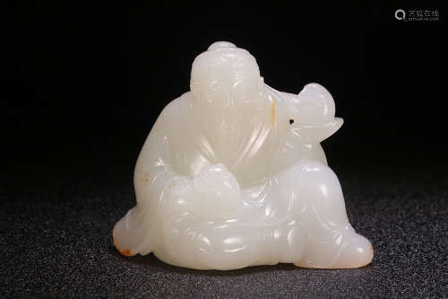 A CHINESE JADE CARVED LONGEVITY GOD ORNAMENT