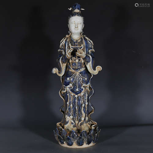 A CHINESE BLUE AND WHITE PORCELAIN GUANYIN STATUE