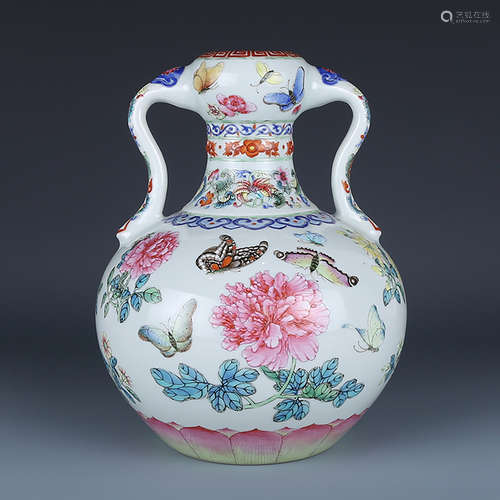 A CHINESE FAMILLE ROSE PORCELAIN ZUN