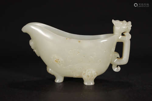 A CHINESE WHITE JADE DRAGON CARVED CUP