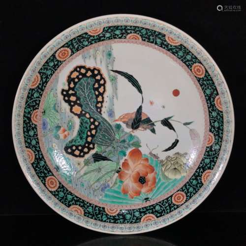 A CHINESE MULTI COLORED LOTUS FLOWER&BIRD PATTERN PORCELAIN PLATE