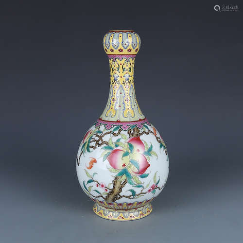 A CHINESE GILD ENAMEL PEACH PATTERN PORCELAIN GARLIC BOTTLE