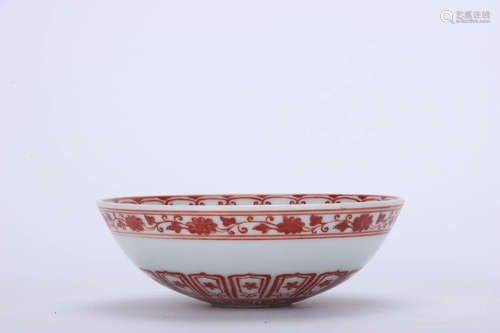 A CHINESE IRON RED FLORAL PORCELAIN BOWL