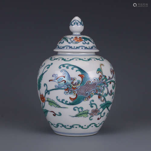 A CHINESE DOUCAI PHOENIX PATTERN PORCCELAIN JAR WITH COVER