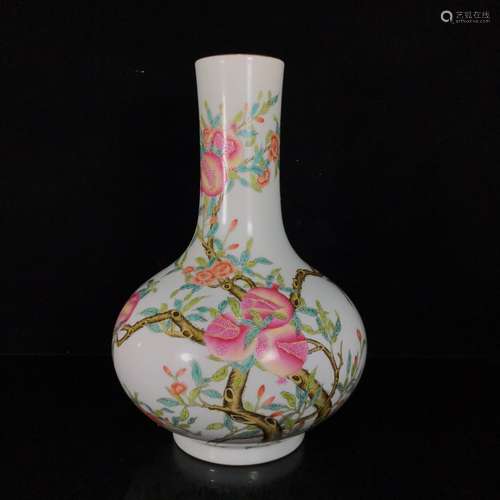 A CHINESE ENAMEL PAINTED PORCELAIN VASE