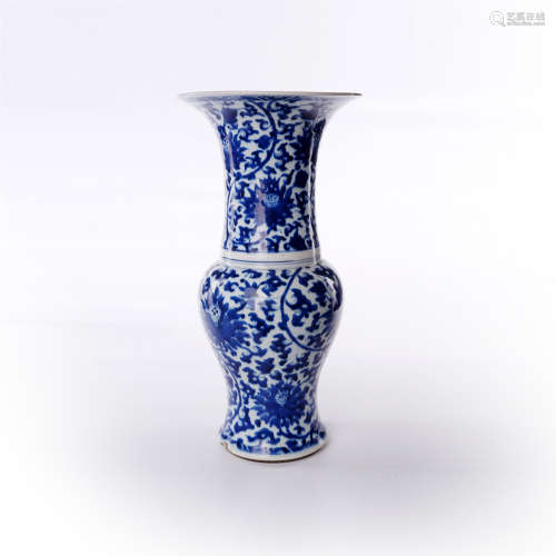 Early Qing Dynasty blue and white lotus flower decoration Phoenix Tail Zun