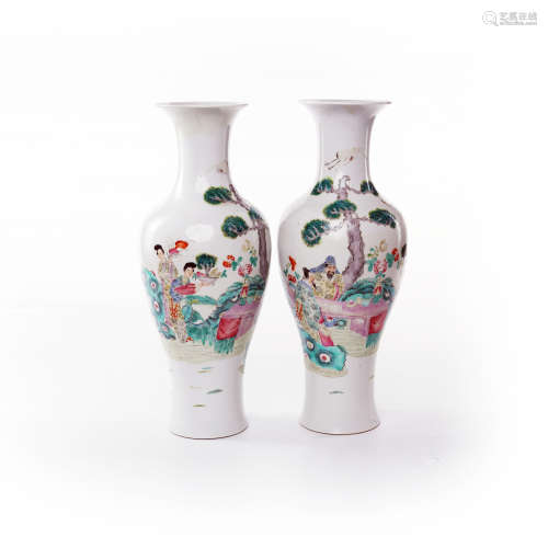 A pair of Guanyin bottles decorated with famille rose figures and flowers in the middle of Qing Dynasty